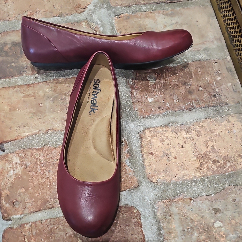 SoftWalk Women's Maroon Loafers